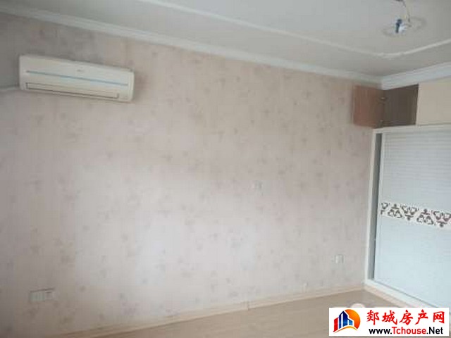 富民小区 4室2厅 120平米 精装修 10000元/年